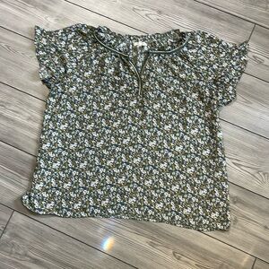 Women’s Max Studio size 1X blouse. Super cute!